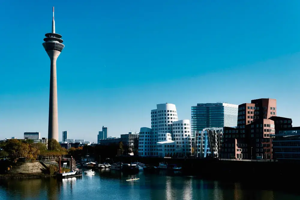 The KOMPASS Program: Germany Supports Further Training and Qualification for Solo Self-Employees in Düsseldorf