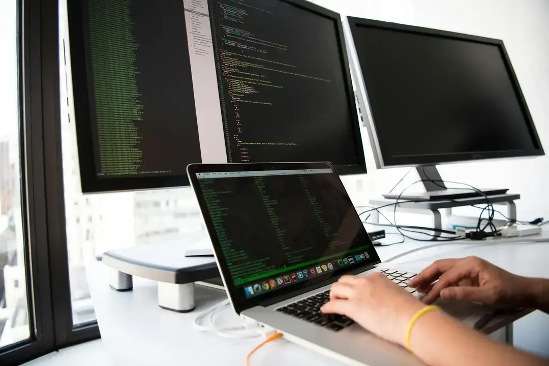 Fernstudium Webentwicklung: Flexibles Online‑Bootcamp zum zertifizierten Webentwickler