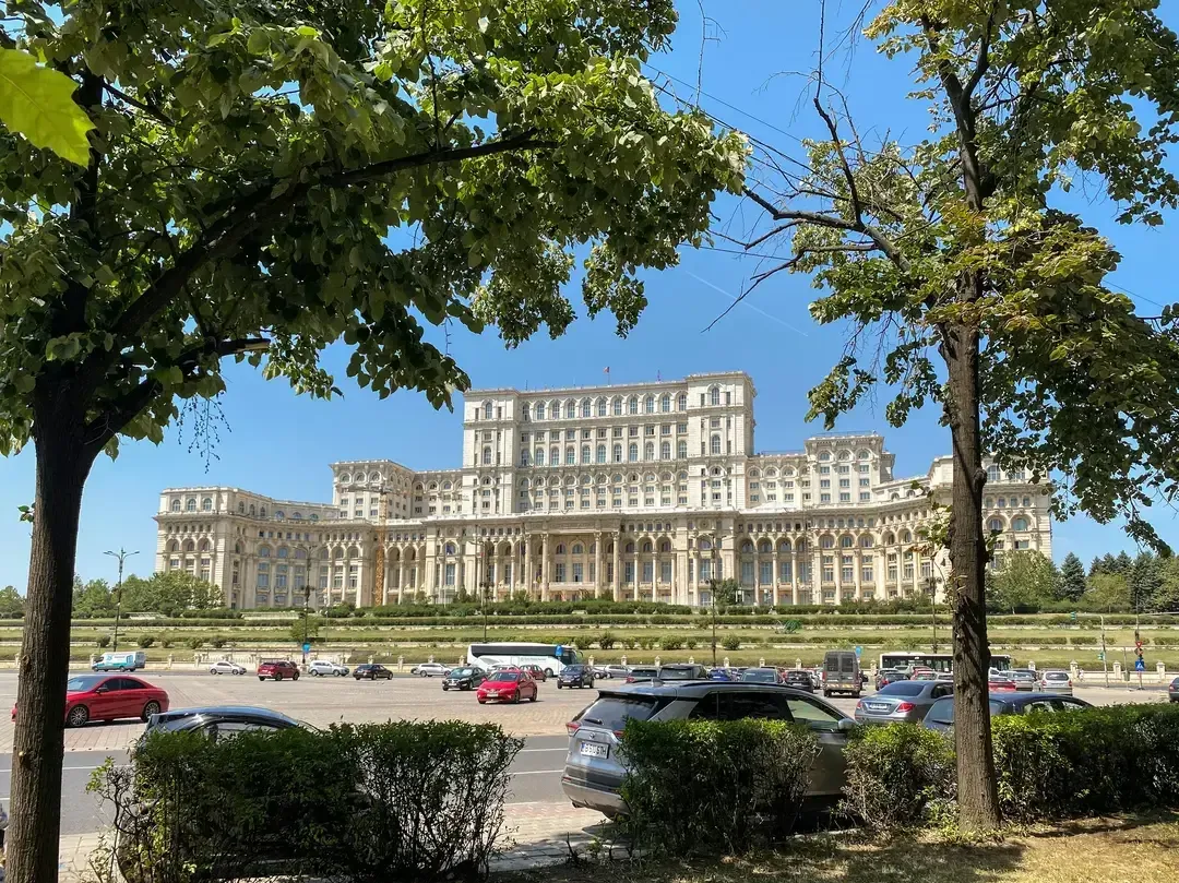 Cum alegi cel mai bun bootcamp programare București: costuri, certificări și oportunități de angajare în 2025