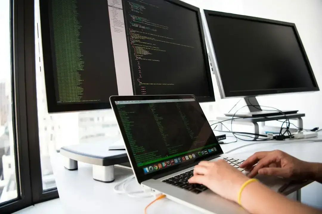 Fernstudium Webentwicklung: Flexibles Online‑Bootcamp zum zertifizierten Webentwickler