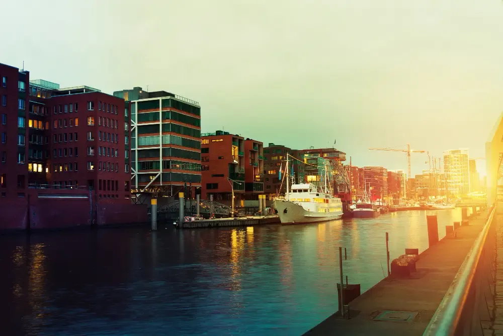 The KOMPASS Program: Germany Supports Further Training and Qualification for Solo Self-Employees in Hamburg