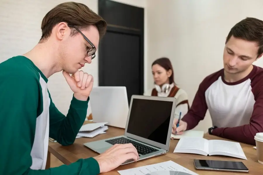 Zein da Kanadako kodeketa Bootcamp onena 2024an?