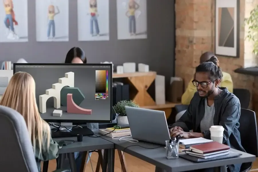 Hvad laver en grafisk designer? Et kig ind i det kreative erhverv