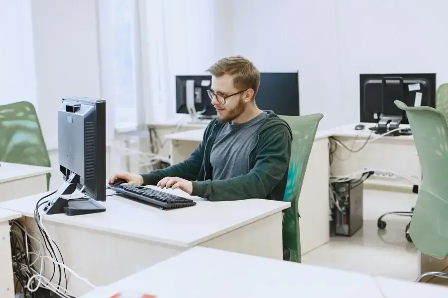 Pourquoi apprendre le génie logiciel pourrait être plus facile que vous ne le pensez en 2024 cover image